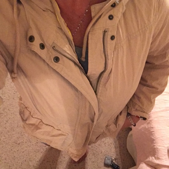 Old navy 2 in 1 jacket. Tan yellow hood pockets zipper Sz L removable - Picture 2 of 13